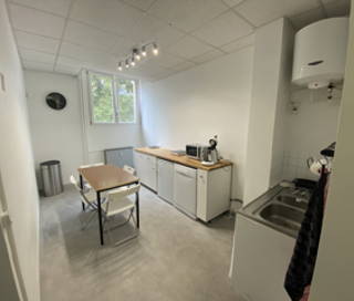 Bureau privé 13 m² 1 poste Location bureau Rue Christian Lacouture Bron 69500 - photo 1